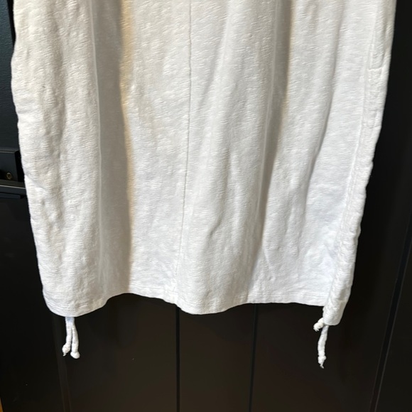 Chalet White Casual Cotton Dress with Pockets - Picture 5 of 9